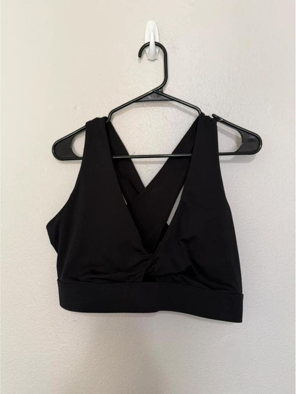 Fabletics sports bra fits like a XXL no pads